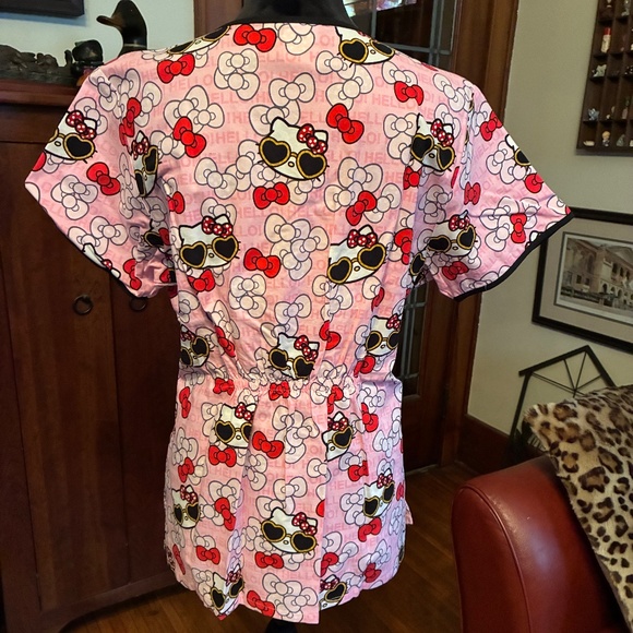 "Sanrio-Hello Kitty" scrub top, M like new condition - Picture 5 of 11